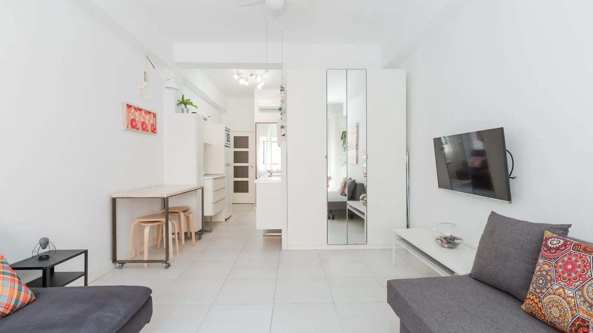 Santa Lucia - 1 Bedroom Apartment In The Heart Of The City Centre Málaga