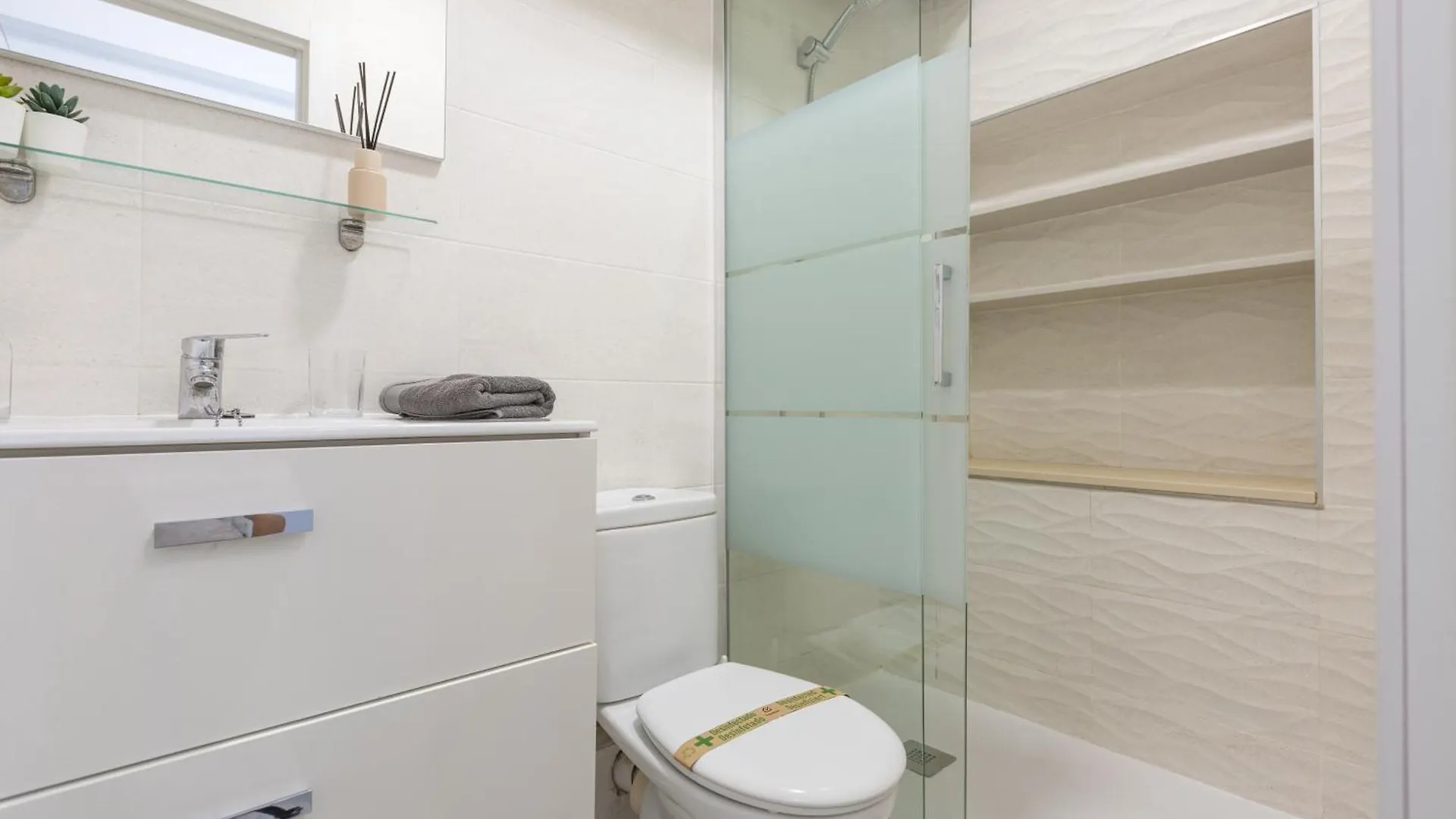 Santa Lucia - 1 Bedroom Apartment In The Heart Of The City Centre Malaga