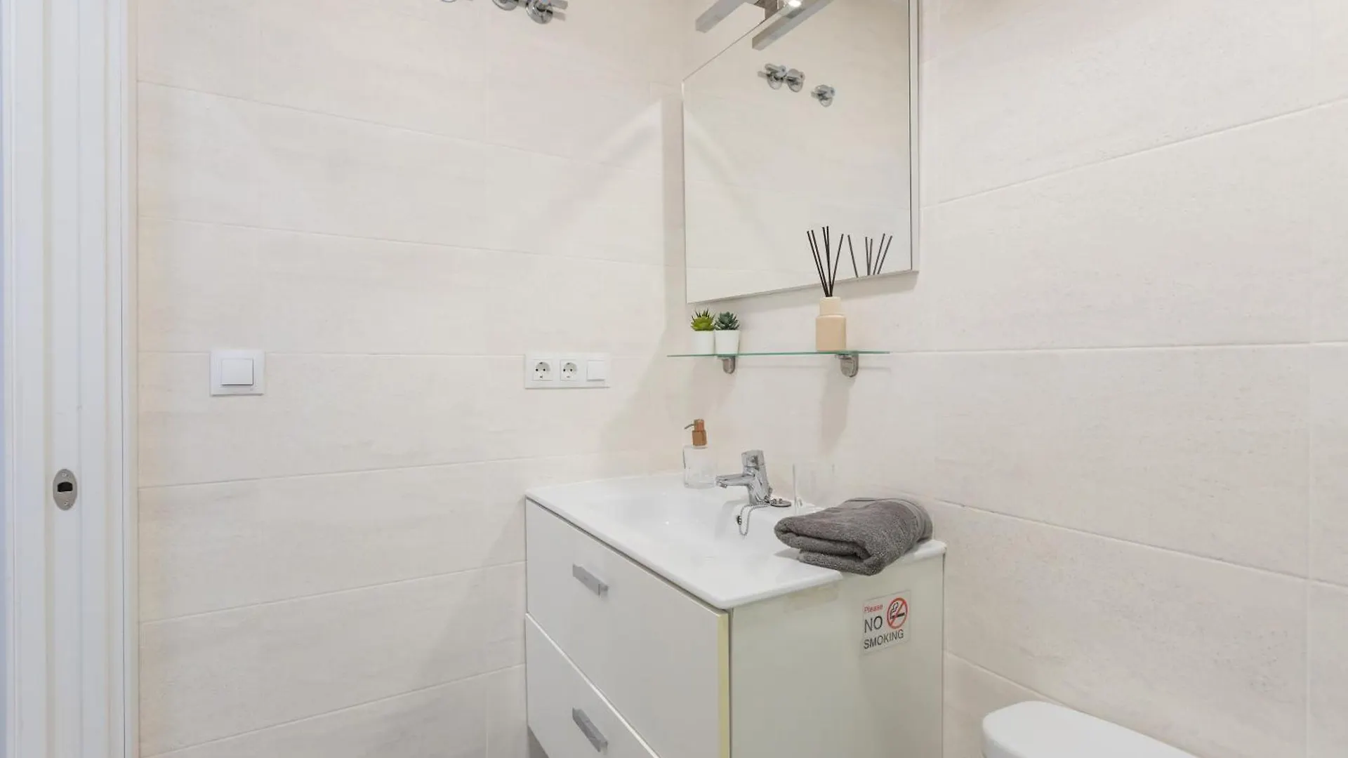 Santa Lucia - 1 Bedroom Apartment In The Heart Of The City Centre Malaga