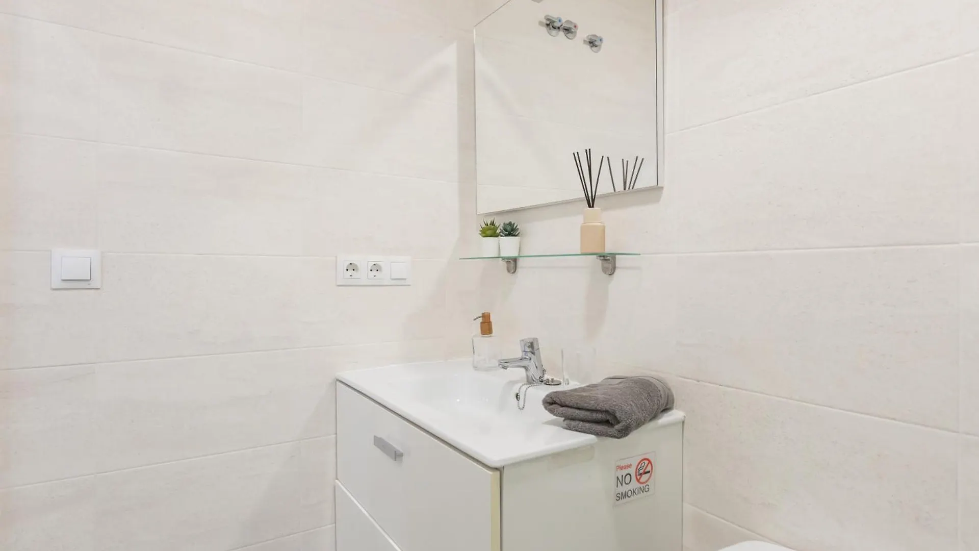 Santa Lucia - 1 Bedroom Apartment In The Heart Of The City Centre Malaga