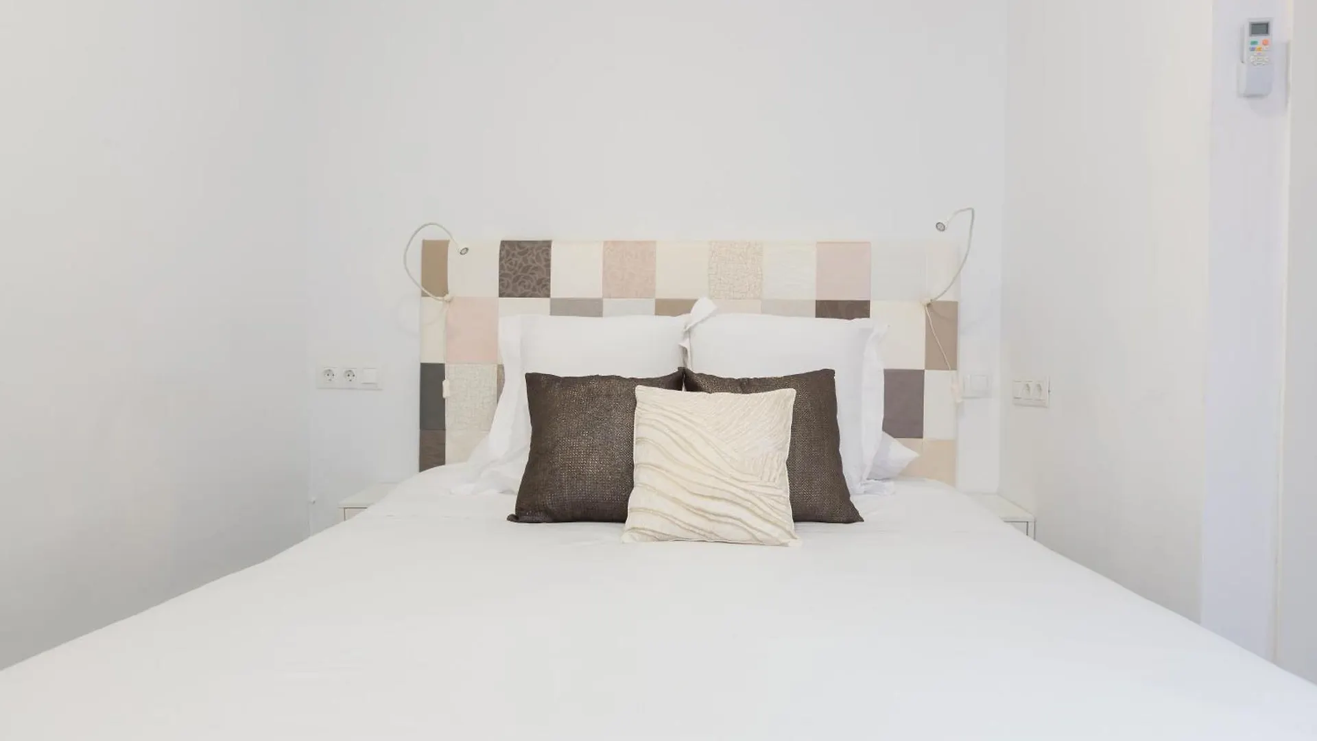 Santa Lucia - 1 Bedroom Apartment In The Heart Of The City Centre Malaga 0*,  Spain